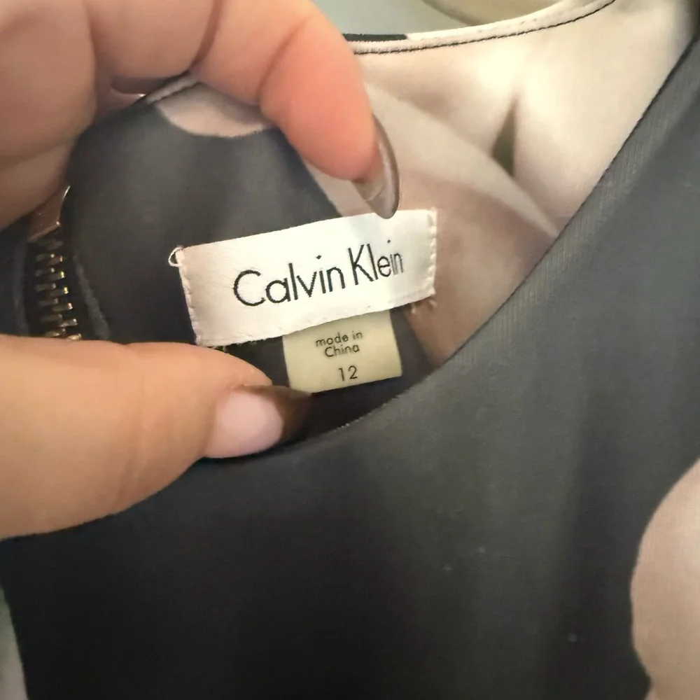 Calvin Klein Calla Lily Dress | Women 12 - Picture 4 of 5